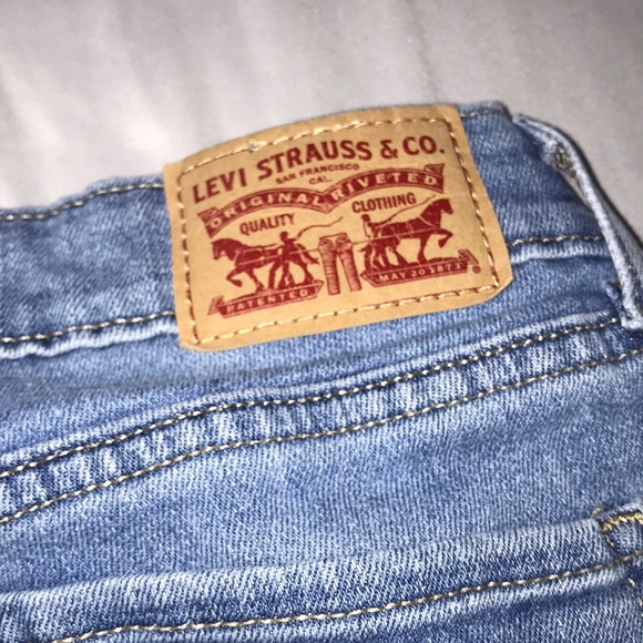 RIPPED MEDIUM WASHED LEVI JEANS - Picture 5 of 5